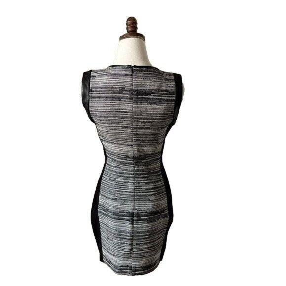 Kempner Tweed Mini Dress Size 2 Leather Trim Stretch Side sleeveless Black White - Picture 2 of 13